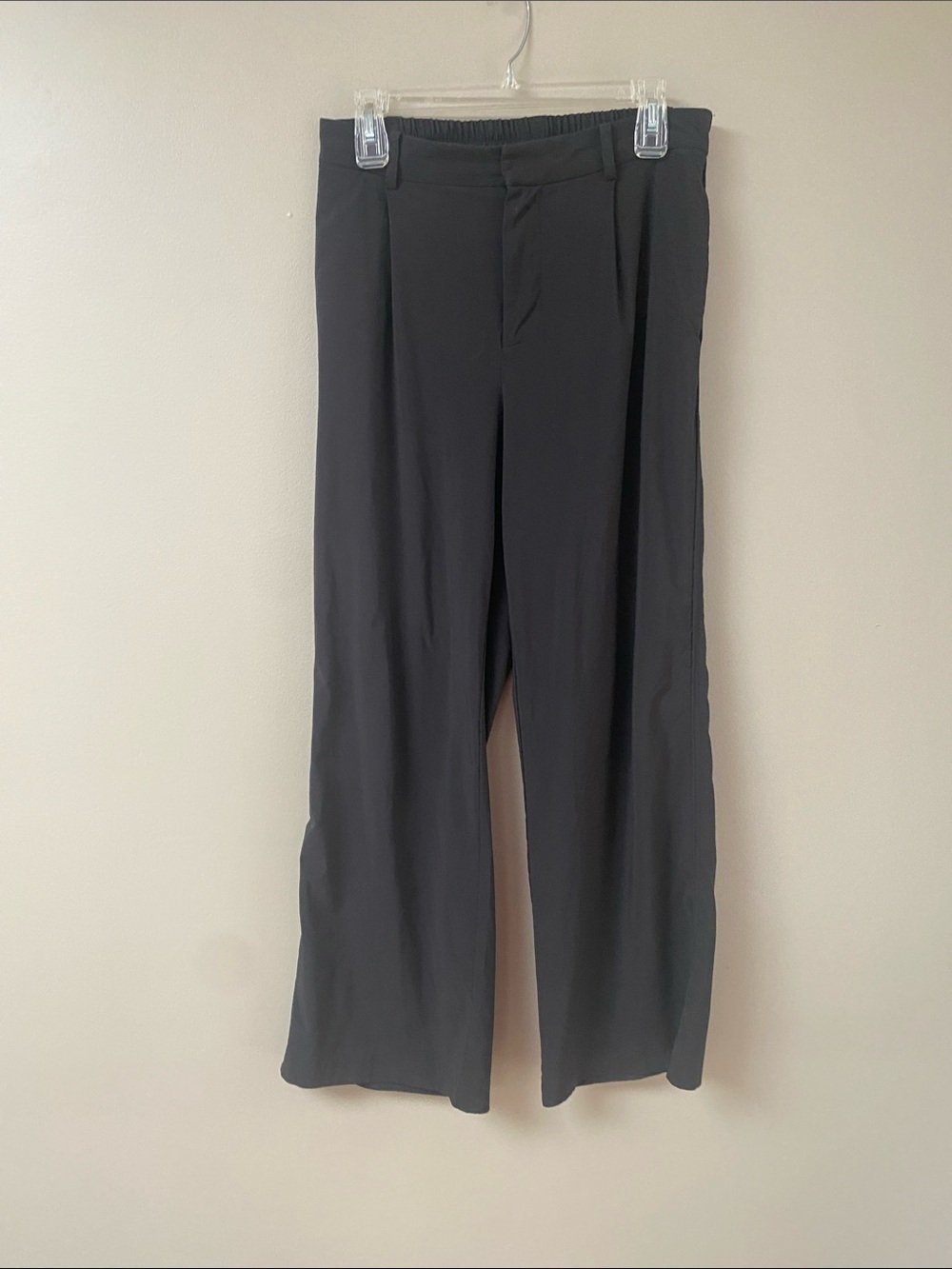 Vuori Black Wide-Leg pleated trousers Dress Pants medium